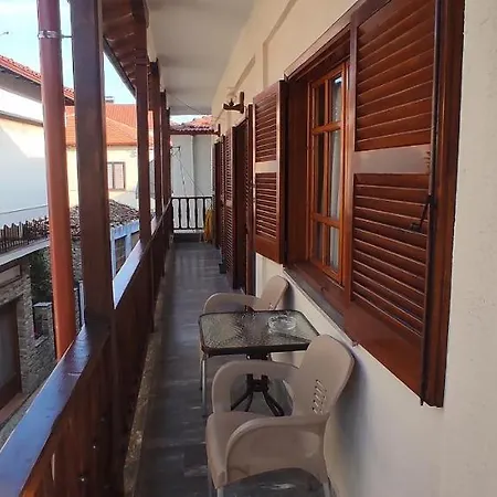 Zeusplace Traditional House