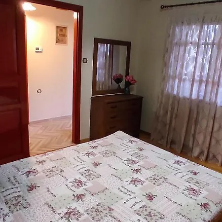 Zeusplace Traditional House