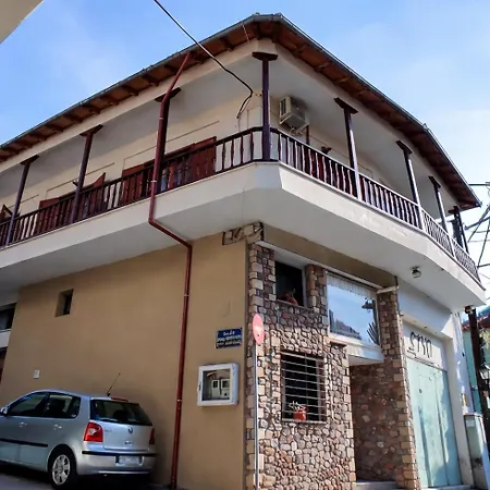 Zeusplace Traditional House
