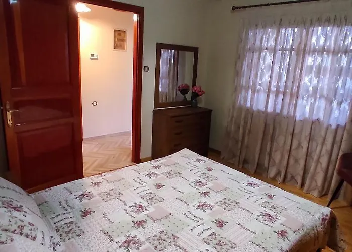 Zeusplace Traditional House