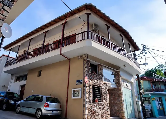 Zeusplace Traditional House